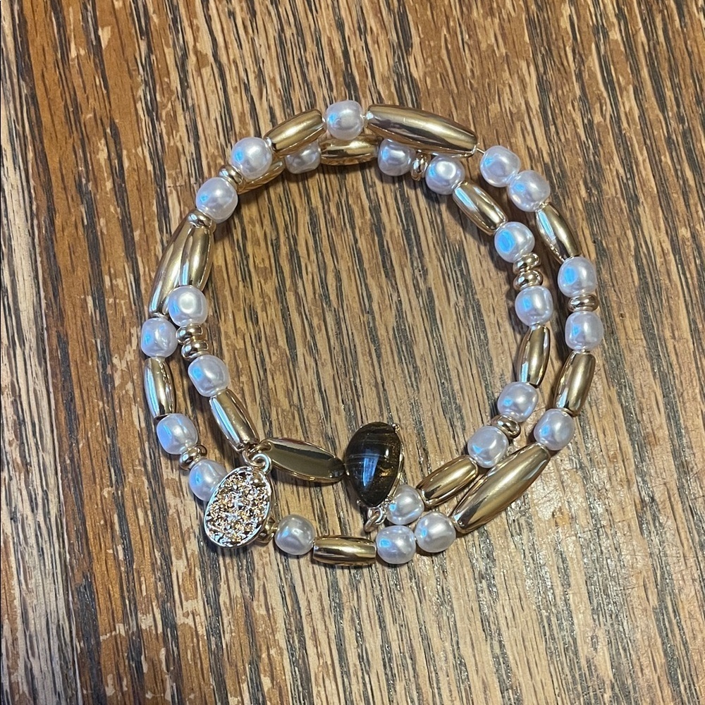 Elegant Gold and Pearl Beaded Bracelet